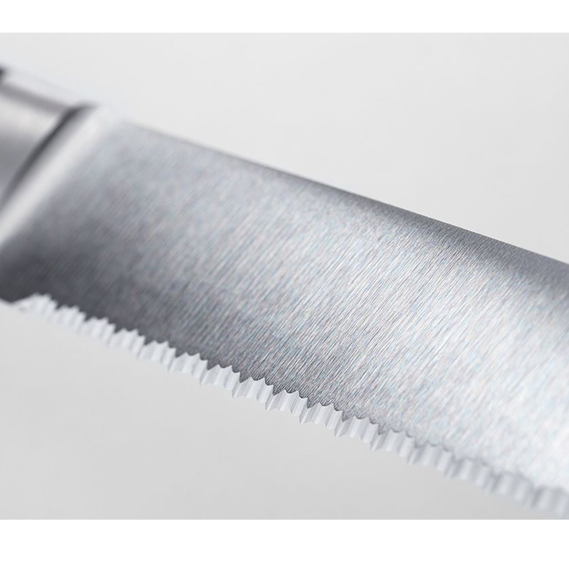Wüsthof Classic – nůž na chleba s dvojitým zoubkováním 23 cm | W-1040101123