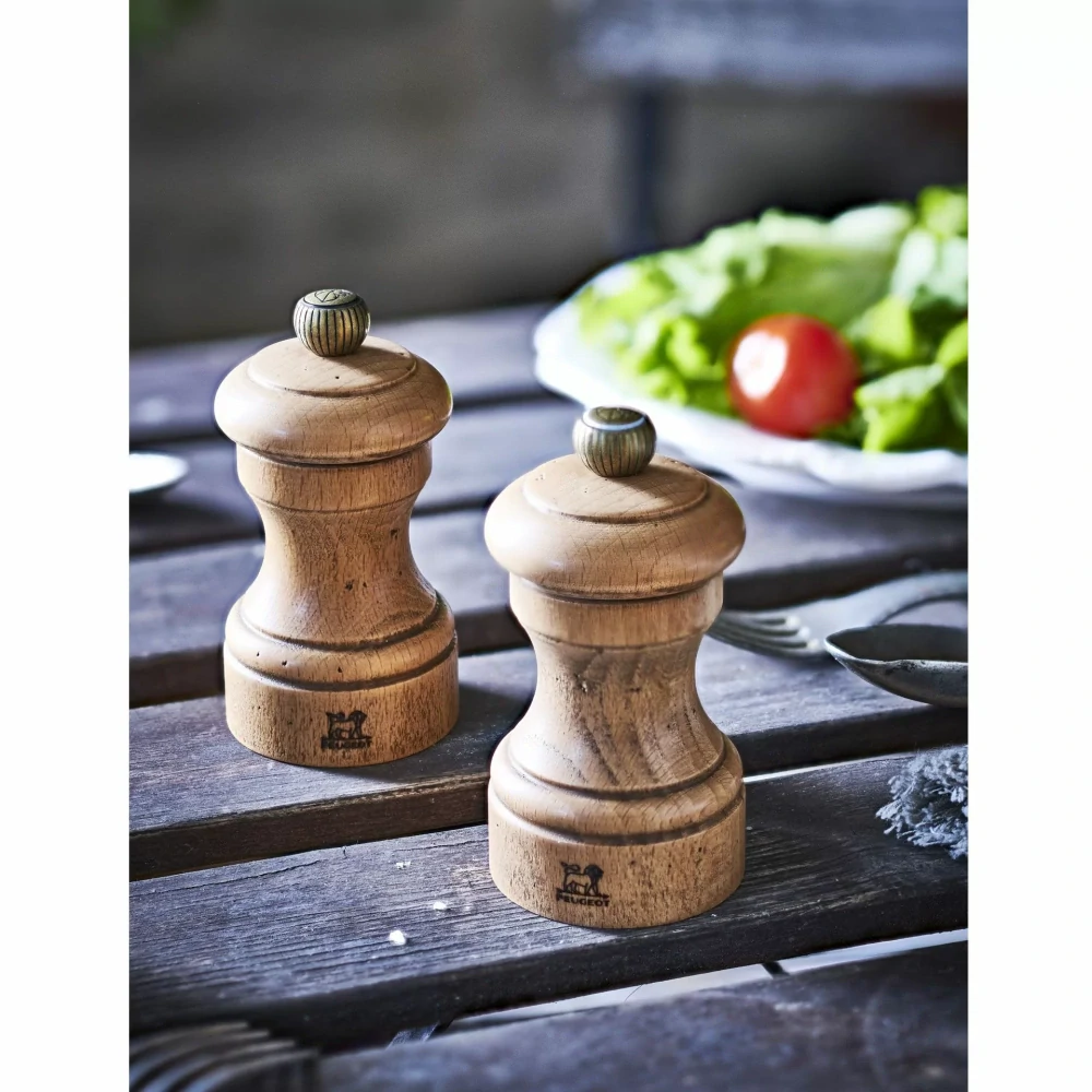 Peugeot Antique – mlýnky na pepř a sůl s patinou „aged wood“