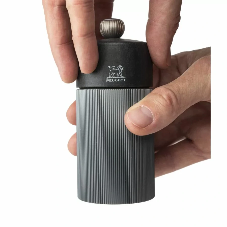 Peugeot Line ruční mlýnek na sůl 12 cm – tmavé bukové dřevo, hliník, skandinávský design, doživotní záruka na mechanismus