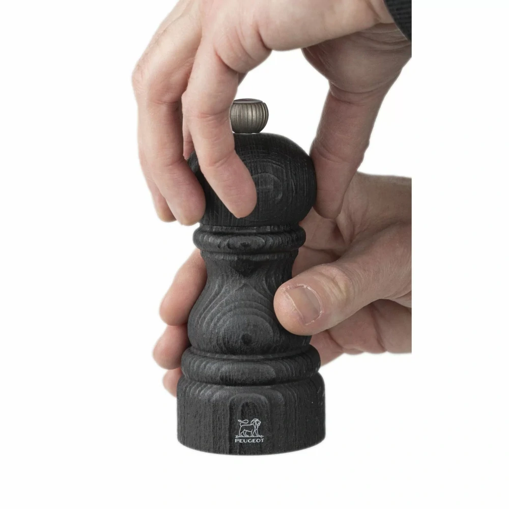 Peugeot Paris Nature Black ruční mlýnek na pepř 12 cm – upcyklované dřevo, černý povrch (SKU 41380)