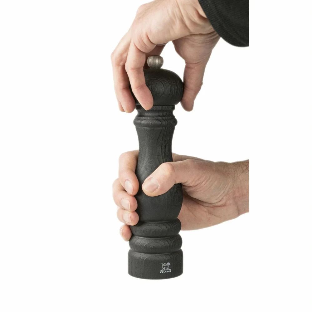 Peugeot Paris Nature Black ruční mlýnek na pepř 22 cm – upcyklované bukové dřevo, bio & fair-trade pepř (SKU 41427)