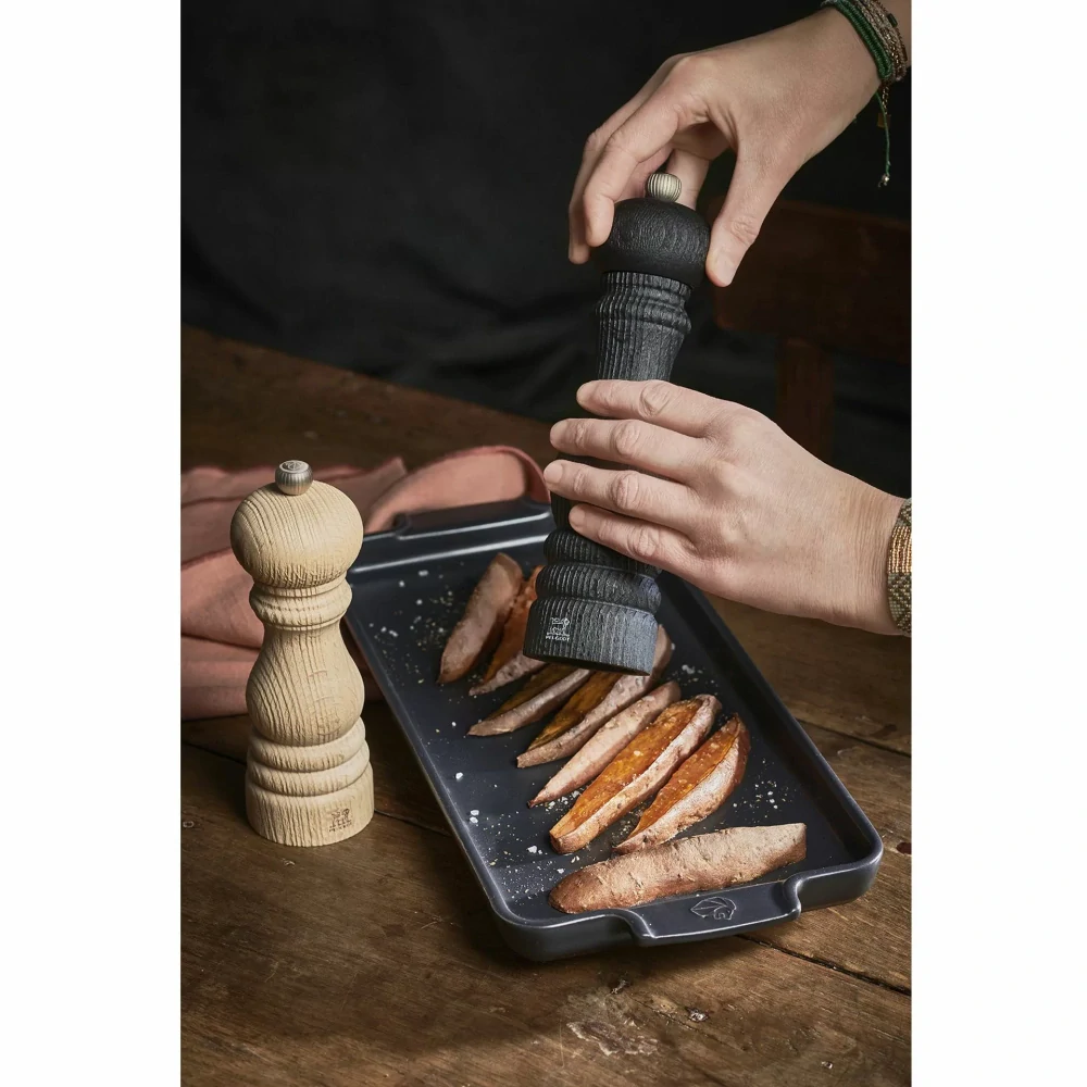 Peugeot Paris Nature Black ruční mlýnek na pepř 30 cm – upcyklované dřevo, bio & fair-trade pepř (SKU 41441)