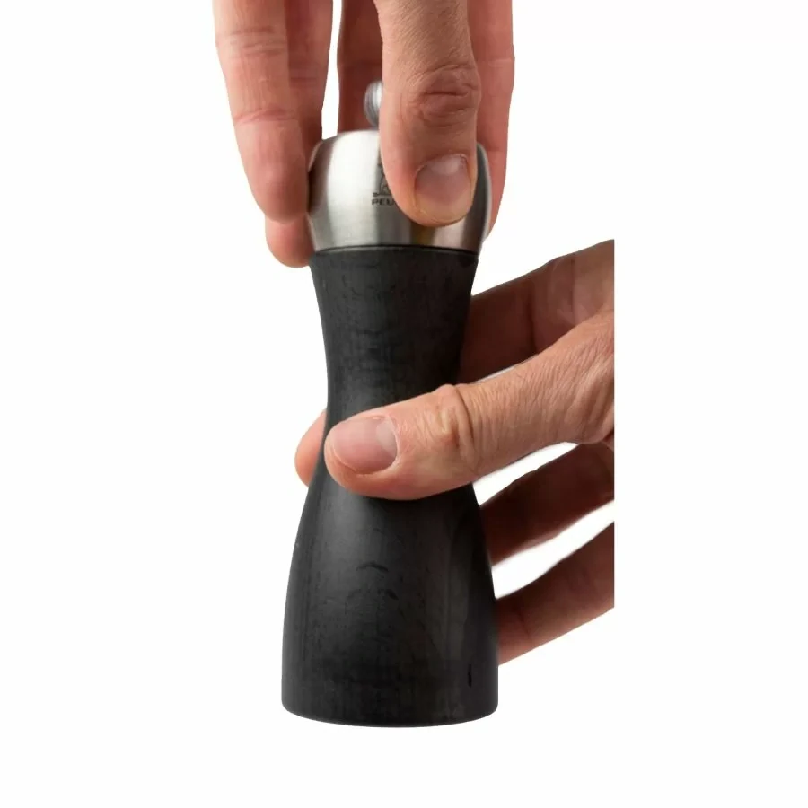 Peugeot Fidji Graphite ruční mlýnek na sůl 15 cm – antracitově šedé bukové dřevo, nerezová hlavice, doživotní záruka na mechanismus