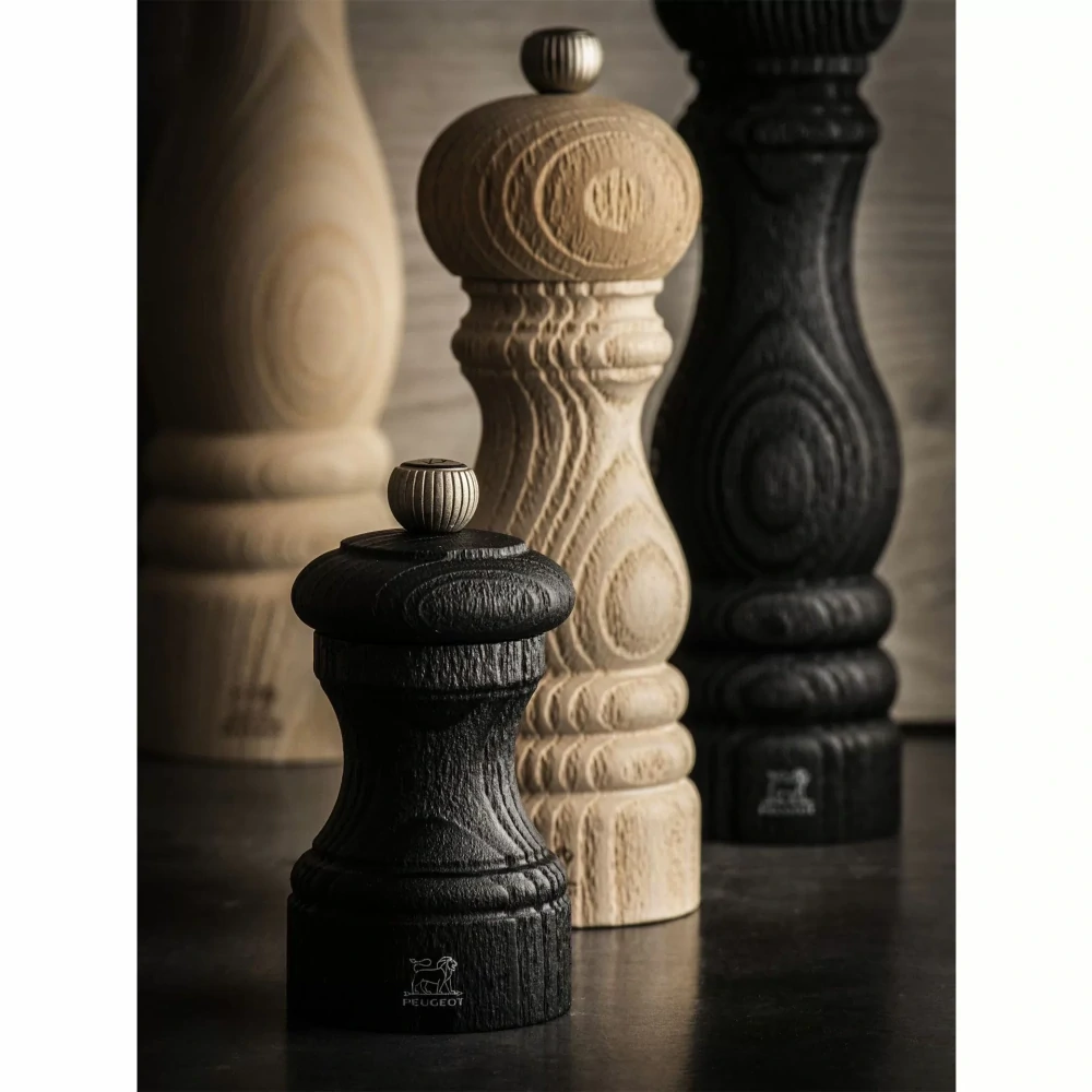 Peugeot Paris Nature ruční mlýnek na pepř 18 cm – dřevo s přírodní texturou, fair-trade pepř (SKU 38106).