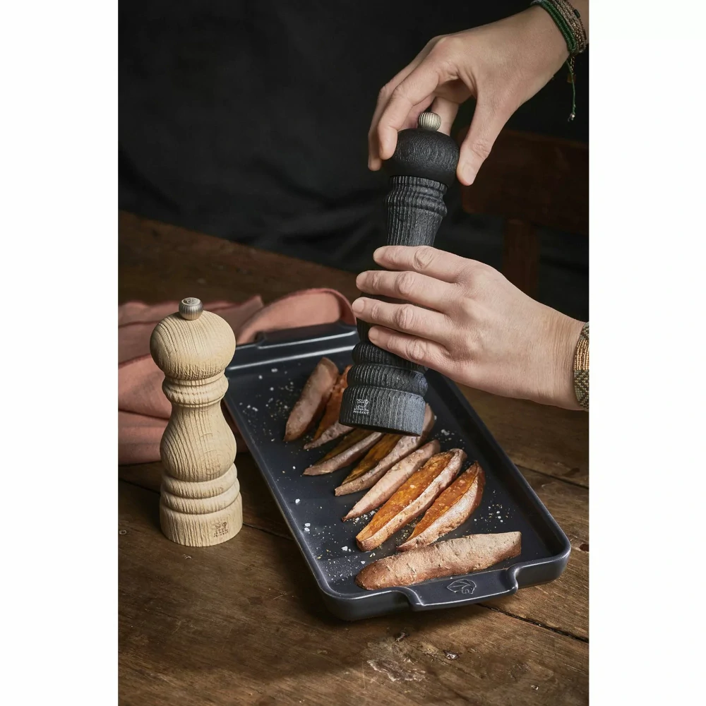 Peugeot Paris Nature Black ruční mlýnek na pepř 22 cm – upcyklované bukové dřevo, bio & fair-trade pepř (SKU 41427)