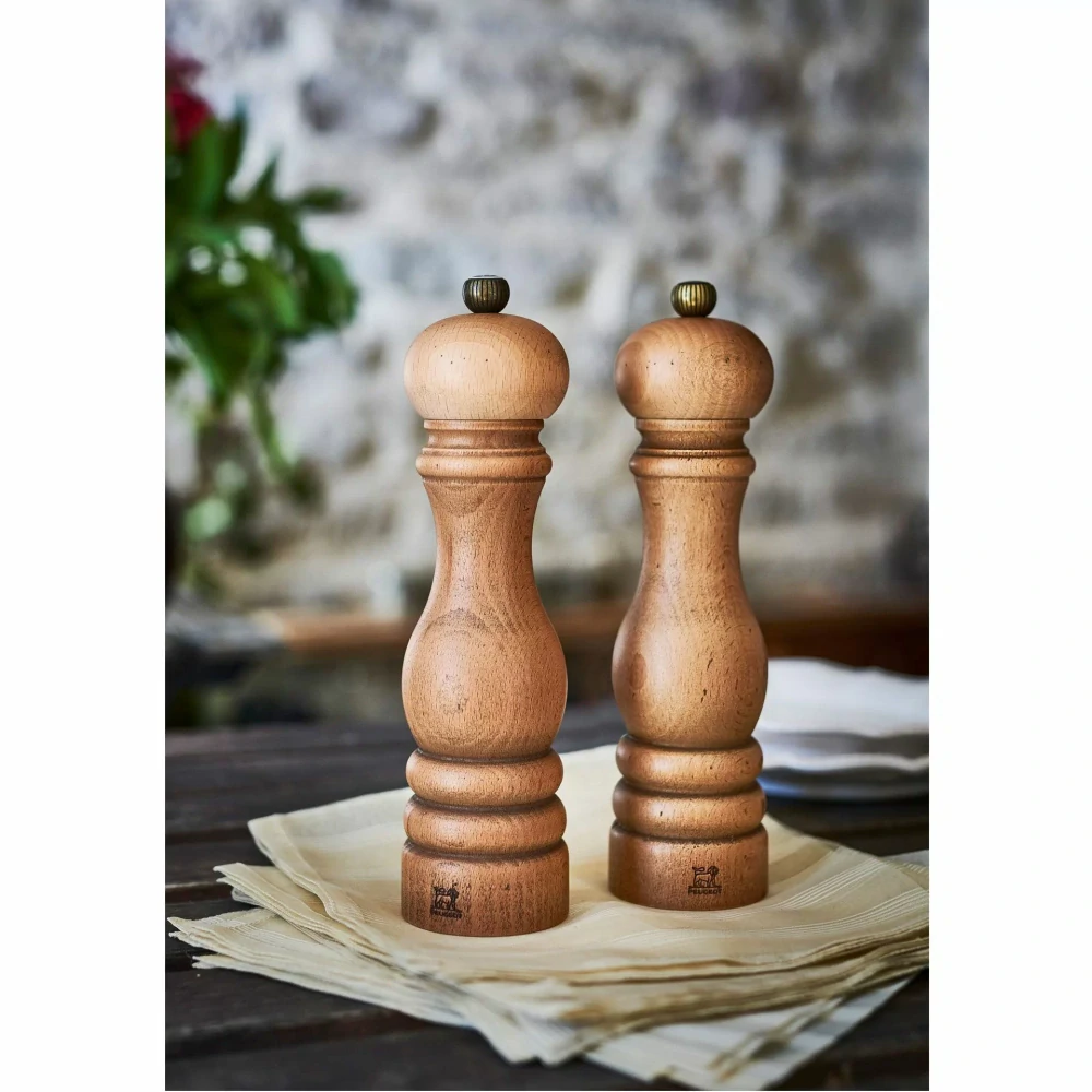 Peugeot Paris Antique ruční mlýnek na sůl 18 cm – bukové dřevo s patinou „aged wood“ (SKU 3096400).