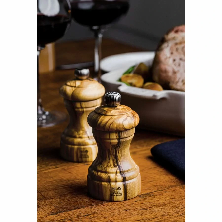 Peugeot Bistro Olivier ruční mlýnek na sůl 10 cm – olivové dřevo, přírodní (PG-38229).