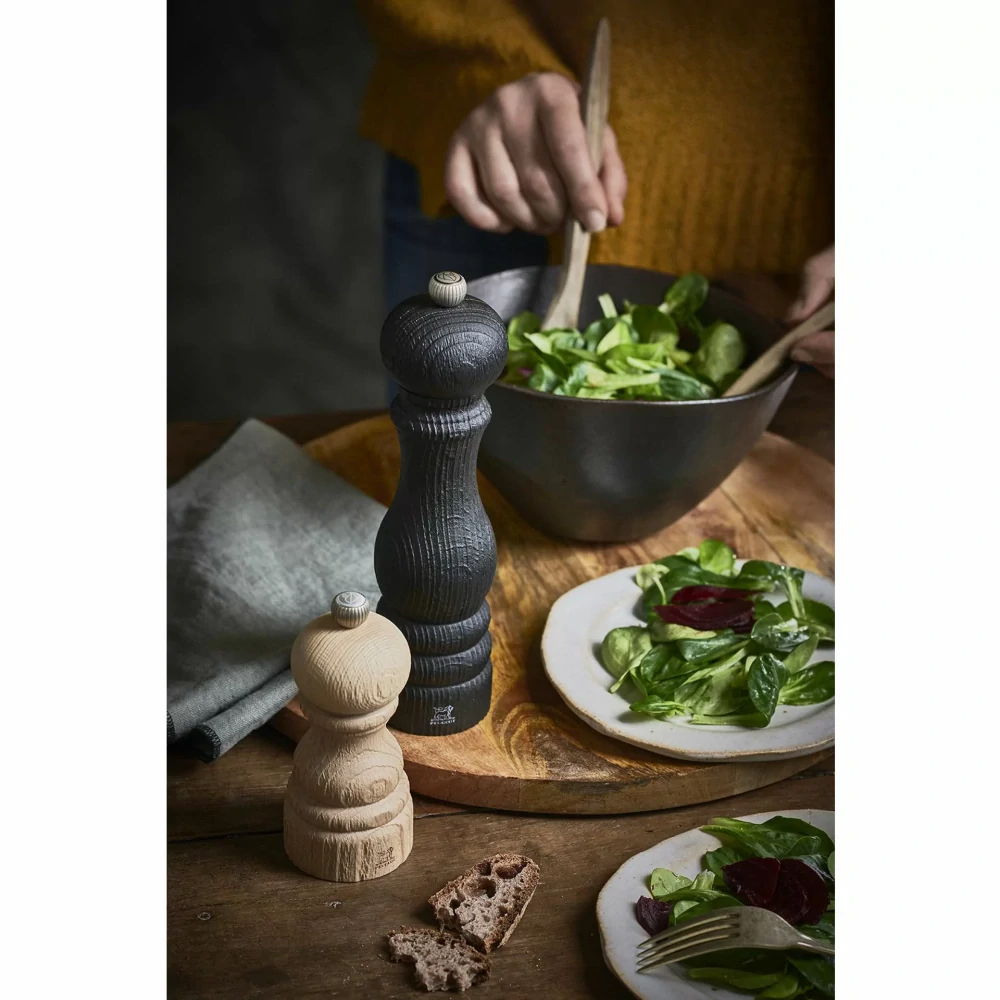 Peugeot Paris Nature Black ruční mlýnek na pepř 22 cm – upcyklované bukové dřevo, bio & fair-trade pepř (SKU 41427)