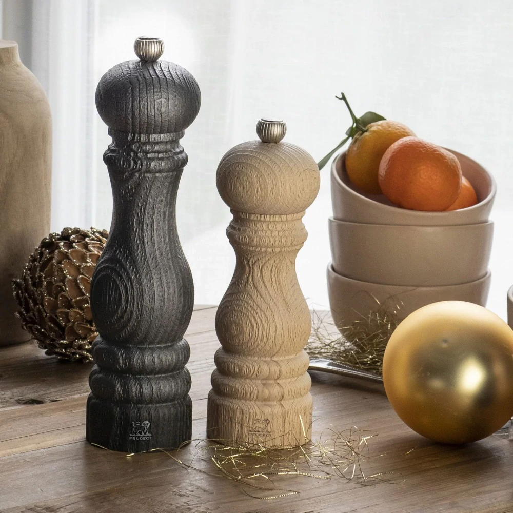 Peugeot Paris Nature Black ruční mlýnek na pepř 30 cm – upcyklované dřevo, bio & fair-trade pepř (SKU 41441)