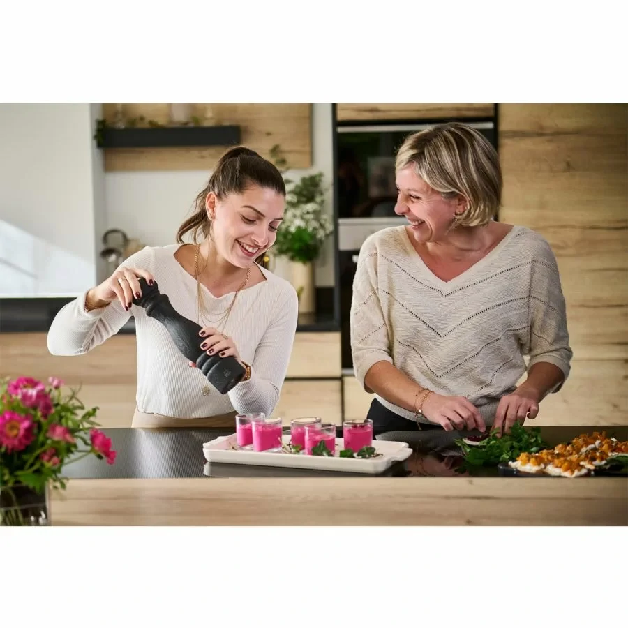 Peugeot Paris Nature Black ruční mlýnek na pepř 40 cm – upcyklované dřevo, bio & fair-trade pepř (SKU 41465)