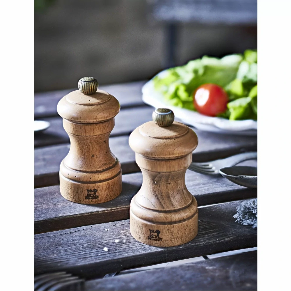 Peugeot Bistro Antique ruční mlýnek na pepř 10 cm – „aged wood“ patina, bukové dřevo (SKU 30933)