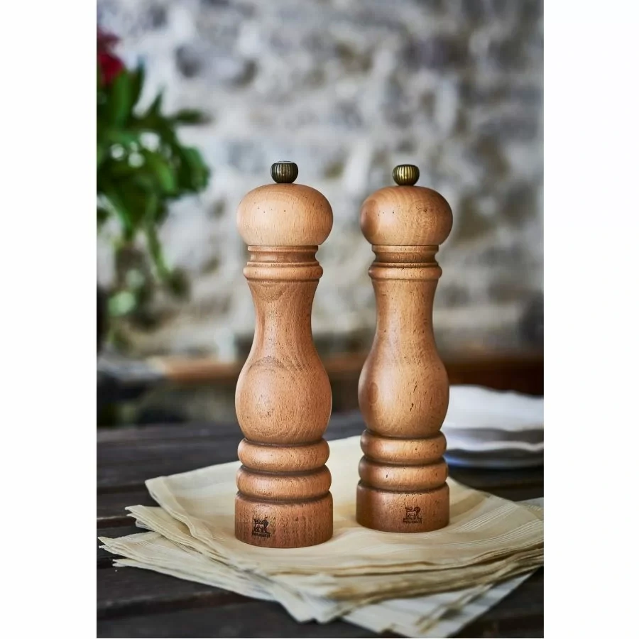 Peugeot Paris Antique ruční mlýnek na pepř 18 cm – bukové dřevo s patinou „aged wood“ (SKU 30957)