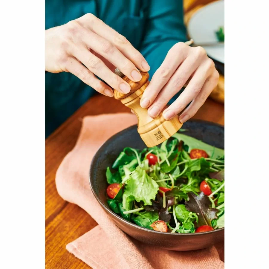 Peugeot Bistro Olivier ruční mlýnek na sůl 10 cm – olivové dřevo, přírodní (PG-38229).